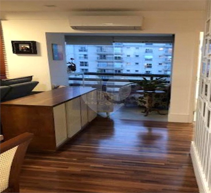 Apartamento à venda com 2 quartos, sendo 1 suíte, em Moema, São Paulo, SP