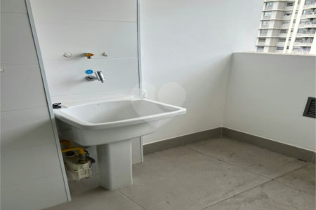 Apartamento à venda com 3 suítes em Campo Belo, São Paulo, SP