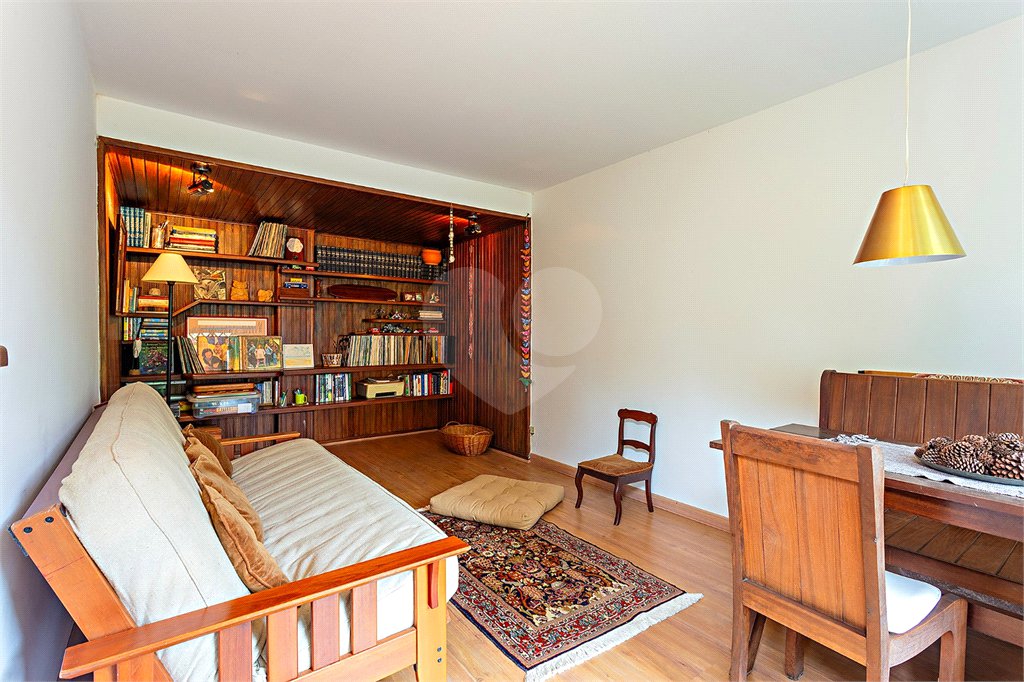 Sobrado à venda com 3 quartos em Jardim Petrópolis, São Paulo, SP