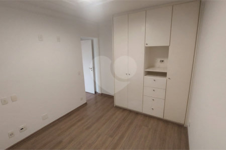 Apartamento à venda com 3 quartos, sendo 1 suíte, em Alto da Boa Vista, São Paulo, SP