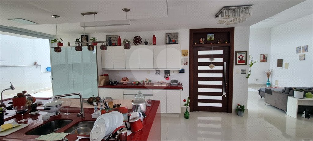 Casa à venda com 5 quartos, sendo 2 suítes, no condomínio Swiss Park, São Bernardo do Campo - SP