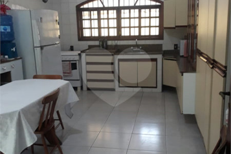Sobrado à venda com 3 quartos, sendo 1 suíte, em Jardim Flórida, São Roque, SP