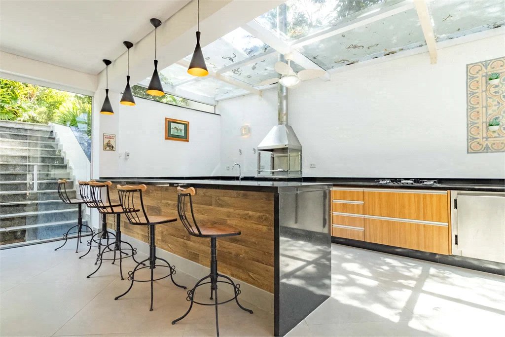 Casa à venda com 7 quartos, sendo 5 suítes, em Morumbi, São Paulo, SP