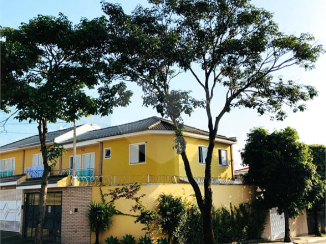 Sobrado à venda com 3 quartos, sendo 1 suíte,  em Campo Grande, São Paulo, SP
