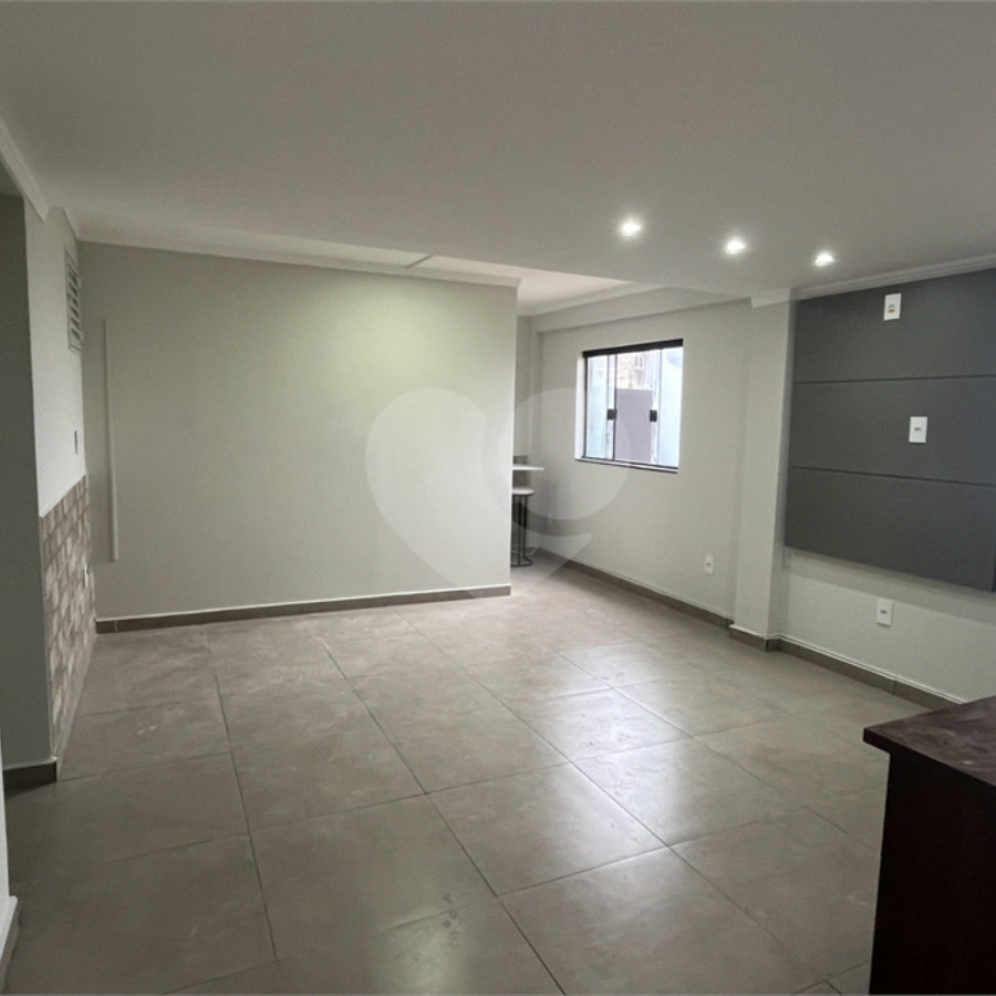 Salão com 30m2 com 2 salas para Locação em Atibaia
