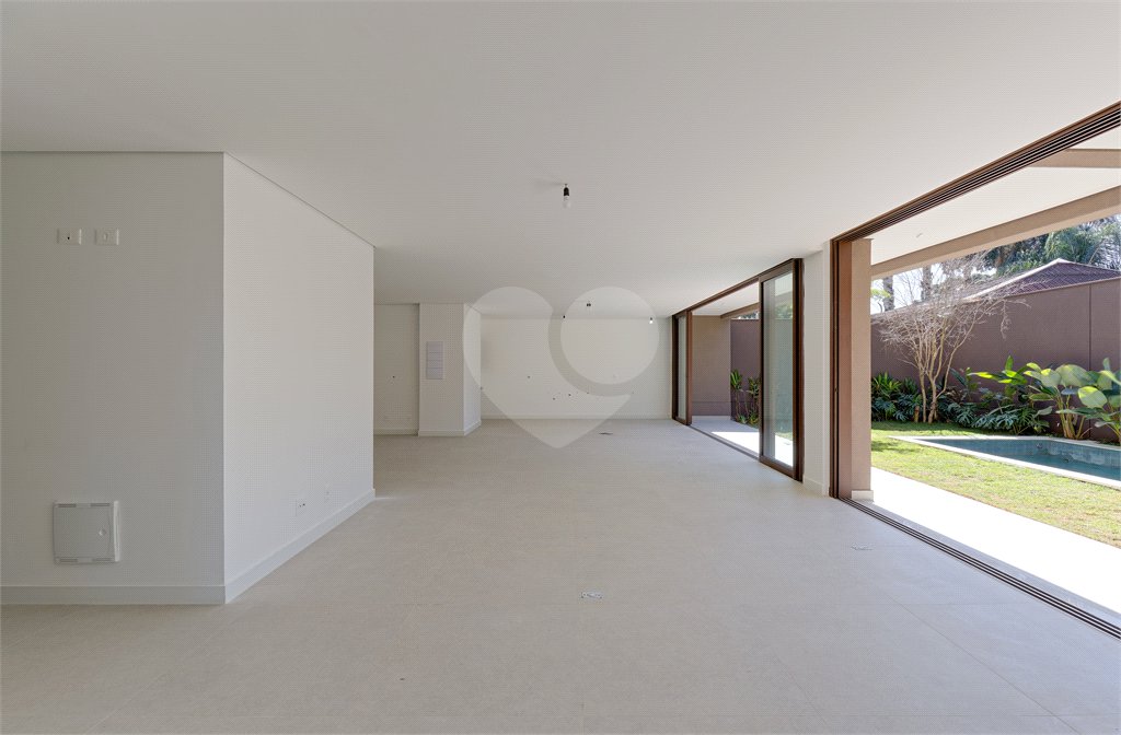 Casa à venda com 4 suítes no condomínio Casa Flora Badra, São Paulo - SP