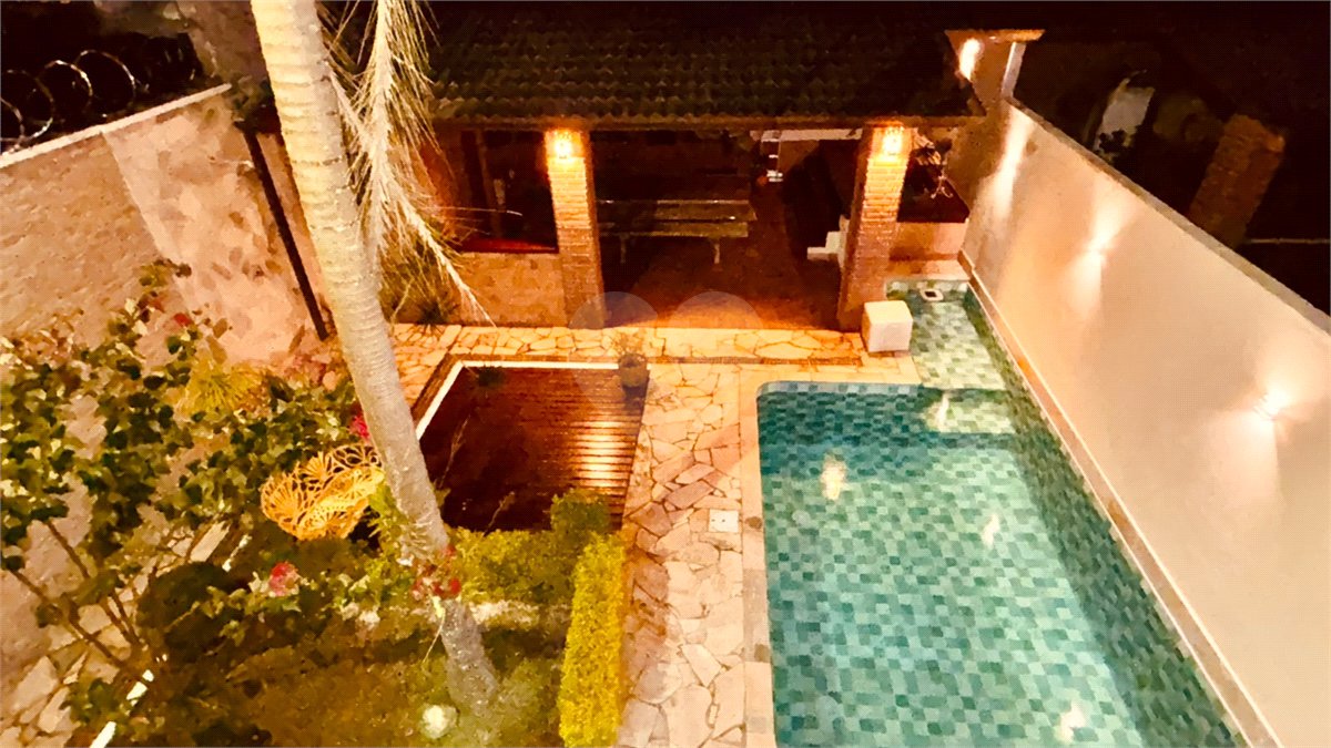 Sobrado à venda com 3 quartos, sendo 1 suíte, em Chácara Recanto Verde, Cotia, SP