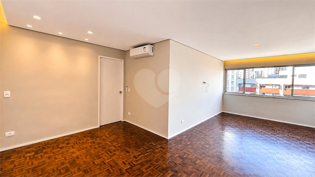 Apartamento à venda com 3 quartos, sendo 1 suíte, em Jardim Paulista, São Paulo, SP