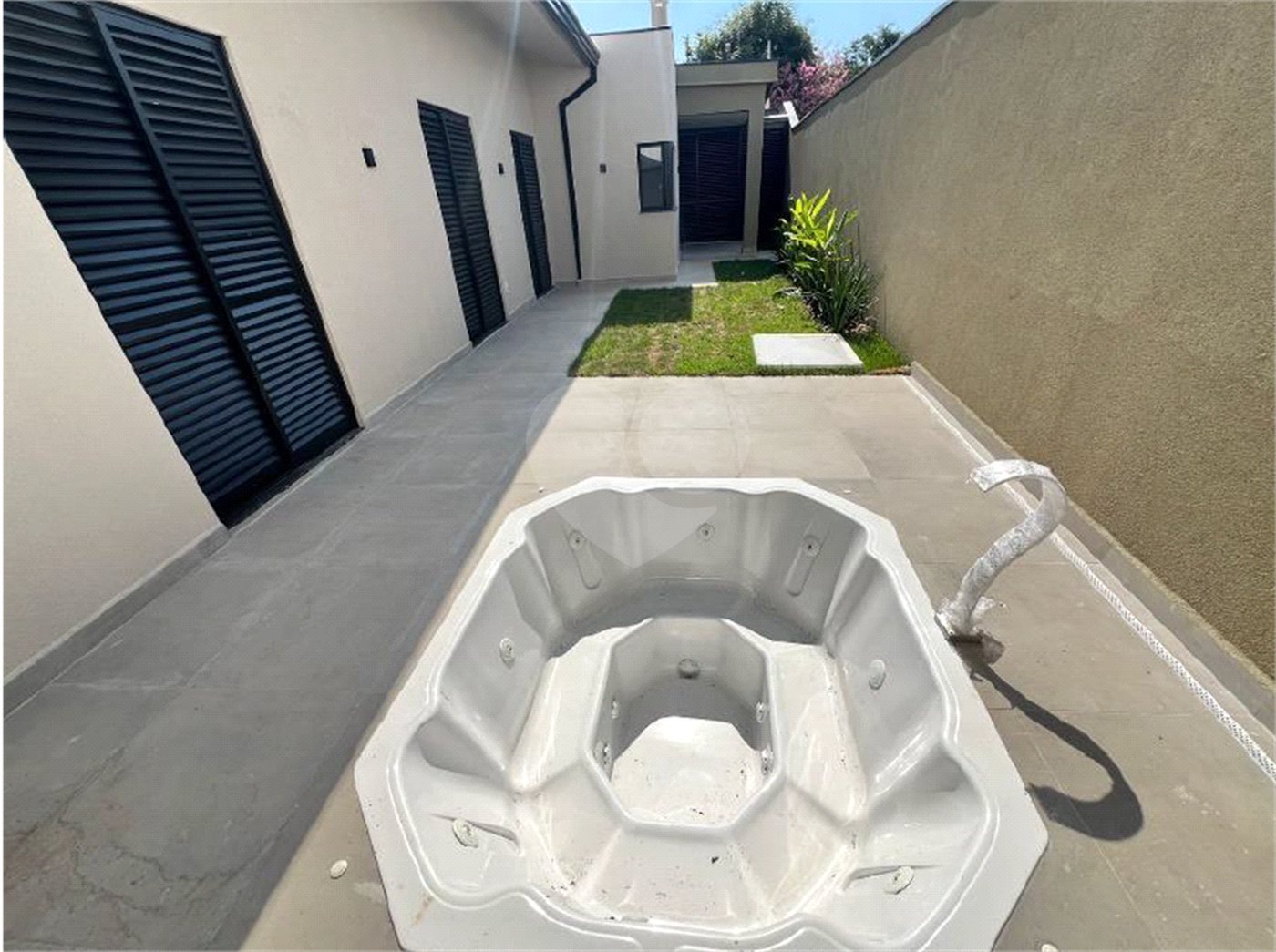 Casa à venda com 3 quartos, sendo 1 suíte, no condomínio Lagos D Icaraí, Salto - SP