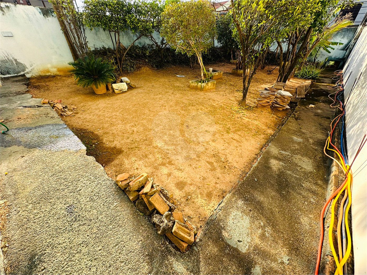 Sobrado à venda com 3 quartos, sendo 1 suíte,  em Jardim Regina, Indaiatuba, SP