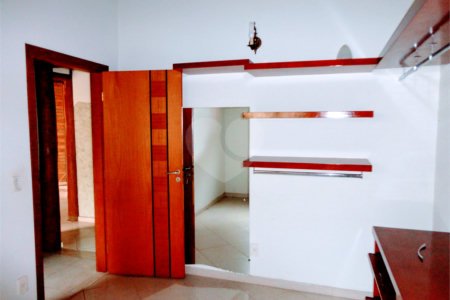 Casa à venda com 4 suítes no condomínio Estância Marambaia, Vinhedo - SP