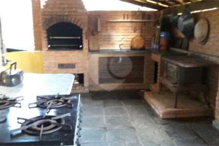 Chácara à venda com 8 quartos, sendo 3 suítes, no Centro, Toledo, MG