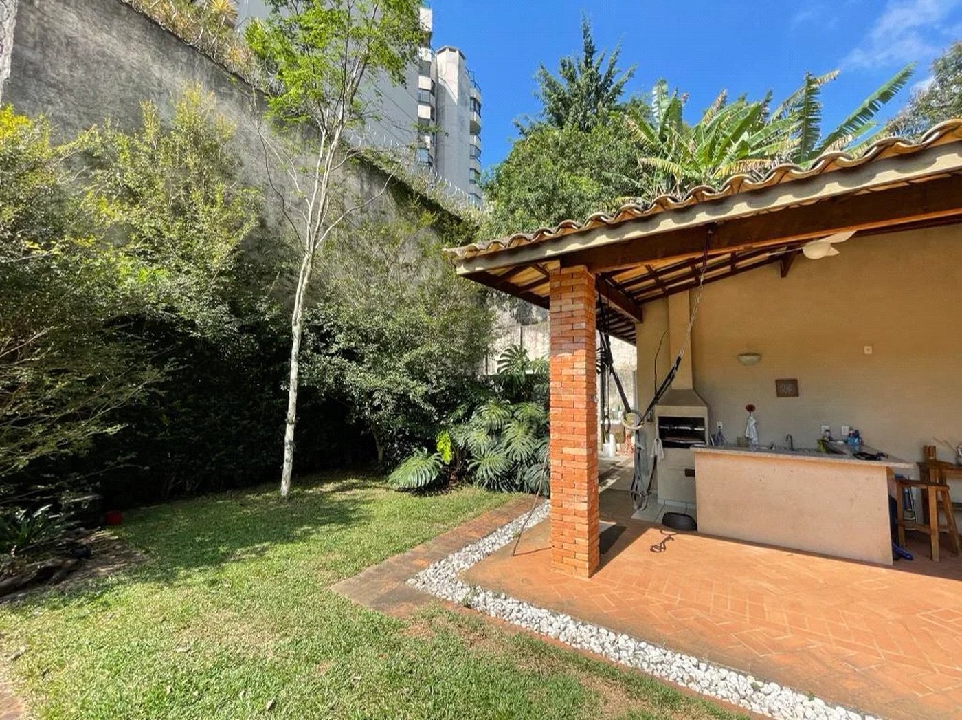 Casa à venda com 4 quartos, sendo 1 suíte,  em Vila Morumbi, São Paulo, SP