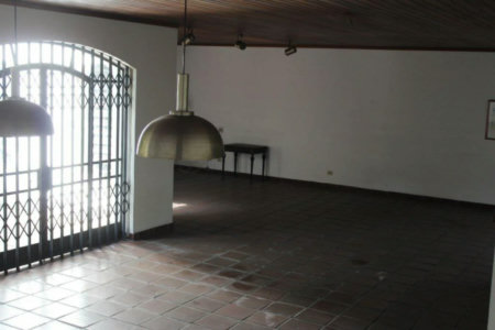 Casa Térrea à venda ou para alugar com 6 suítes em Vila Tramontano, São Paulo, SP