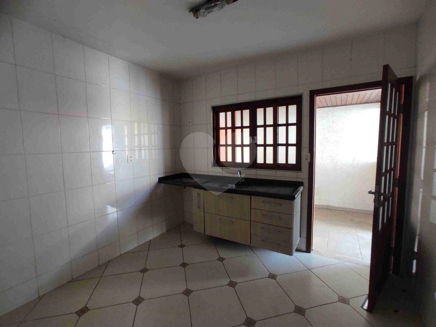 Casa à venda com 3 quartos, sendo 1 suíte, no condomínio Eldourado, São José dos Campos - SP