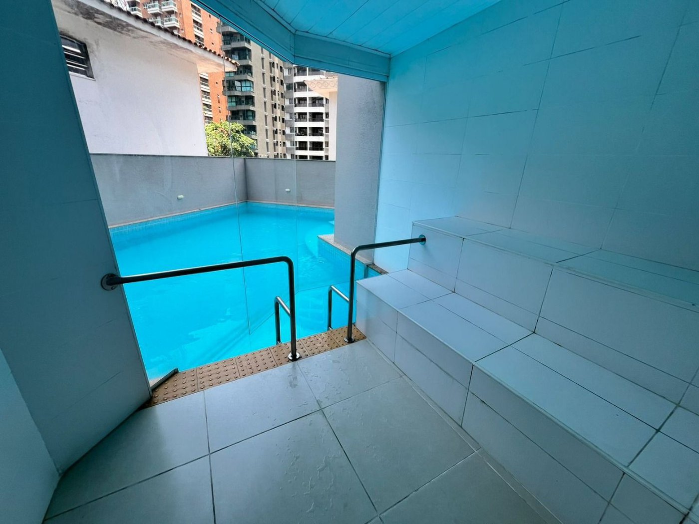Cobertura com 3 dormitórios à venda, 270 m² por R$ 2.890.000,00 - Barra Funda - Guarujá/SP
