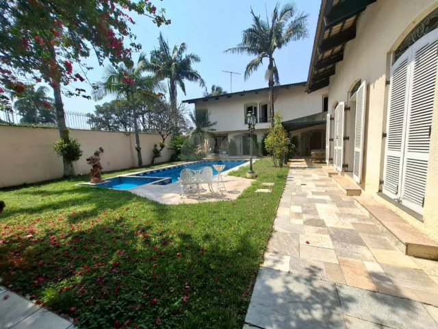 Casa à venda com 5 quartos, sendo 3 suítes,  em Alto da Boa Vista, São Paulo, SP