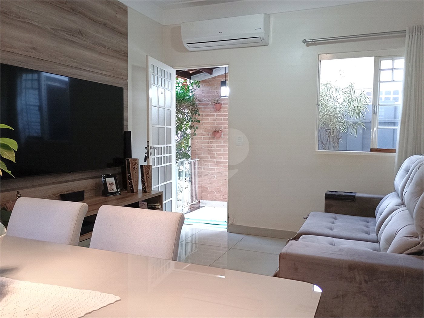 Casa à venda com 3 quartos, sendo 1 suíte, no condomínio Portal dos Pinheiros, Ribeirão Preto - SP