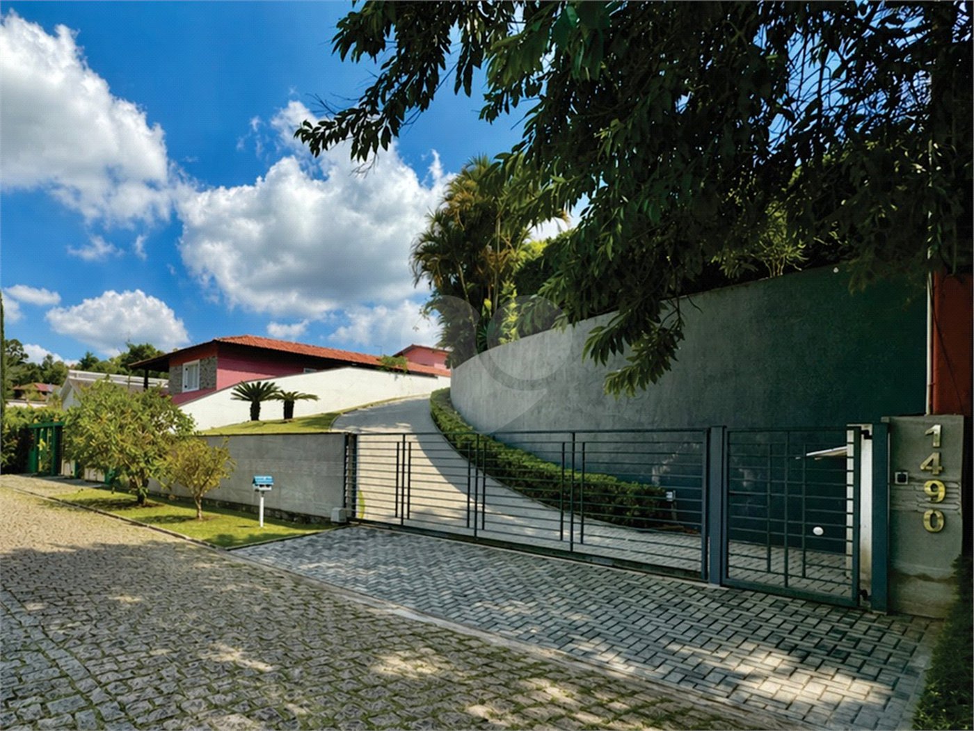 Casa à venda com 4 quartos, sendo 2 suítes,  no condomínio Granja Vianna II, Cotia - SP