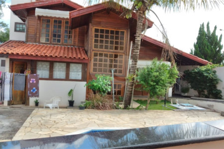 Sobrado à venda com 3 quartos, sendo 1 suíte,  no Centro, Vinhedo, SP