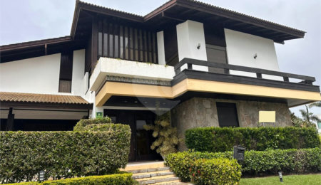 Sobrado à venda com 7 quartos, sendo 6 suítes,  em Jurerê Internacional, Florianópolis, SC