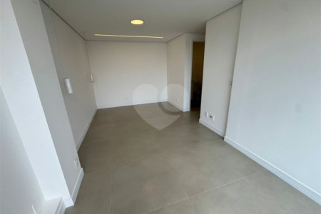 Apartamento à venda com 3 quartos, sendo 1 suíte,  em Vila Anastácio, São Paulo, SP
