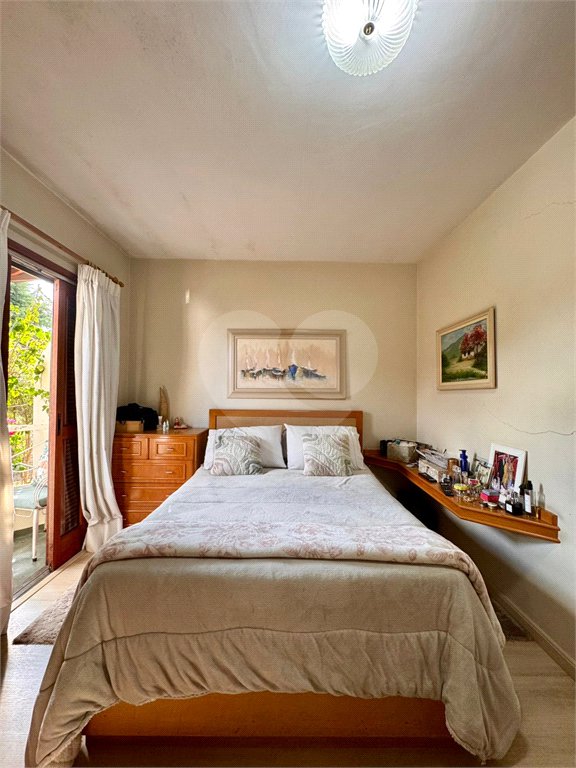 Casa à venda com 3 quartos, sendo 1 suíte, no condomínio Morada dos Pássaros, São Paulo - SP