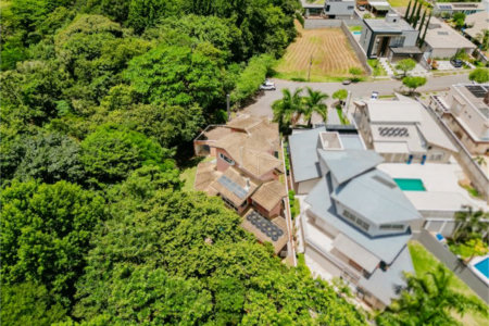 Casa à venda com 5 quartos, sendo 4 suítes, no condomínio Figueira Garden, Atibaia - SP