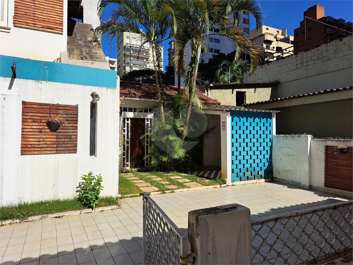 Casa Térrea para alugar com 1 quarto, sendo 3 suítes,  em Indianópolis, São Paulo, SP