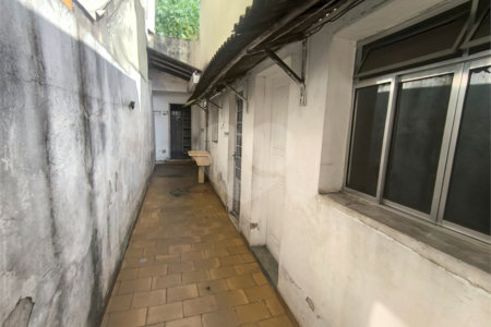 Casa à venda ou para alugar com 5 quartos, sendo 1 suíte,  em Parque Independência, São Paulo, SP