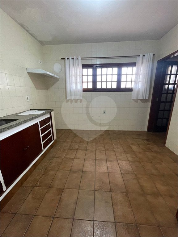 Sobrado à venda com 5 quartos, sendo 2 suítes,  em Vila Oliveira, Mogi das Cruzes, SP