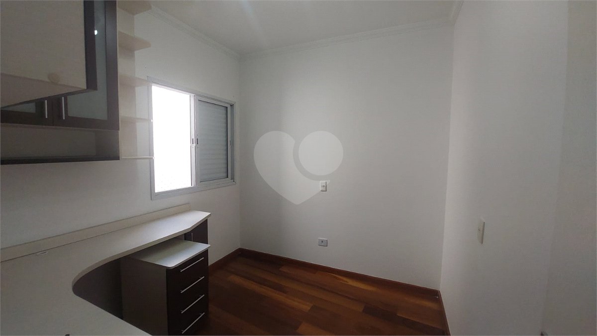 Casa para alugar com 3 quartos, sendo 1 suíte, no condomínio Santanna, São Paulo - SP