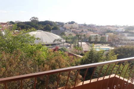 Casa à venda com 4 quartos, sendo 1 suíte, no Centro, Vinhedo, SP