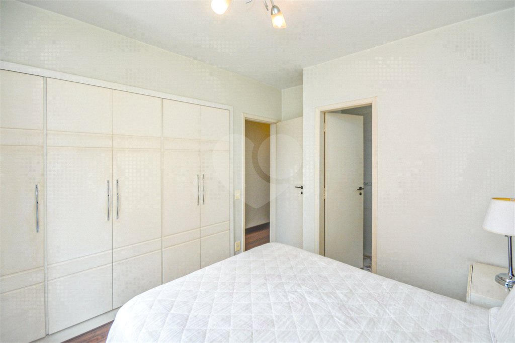 Apartamento à venda com 3 quartos, sendo 1 suíte,  em Moema, São Paulo, SP