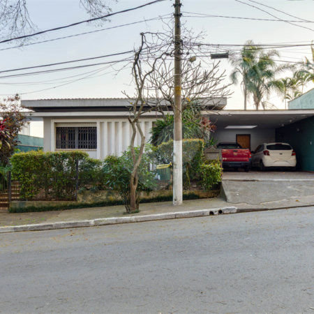 Casa à venda com 5 quartos, sendo 2 suítes, em Alto da Boa Vista, São Paulo, SP