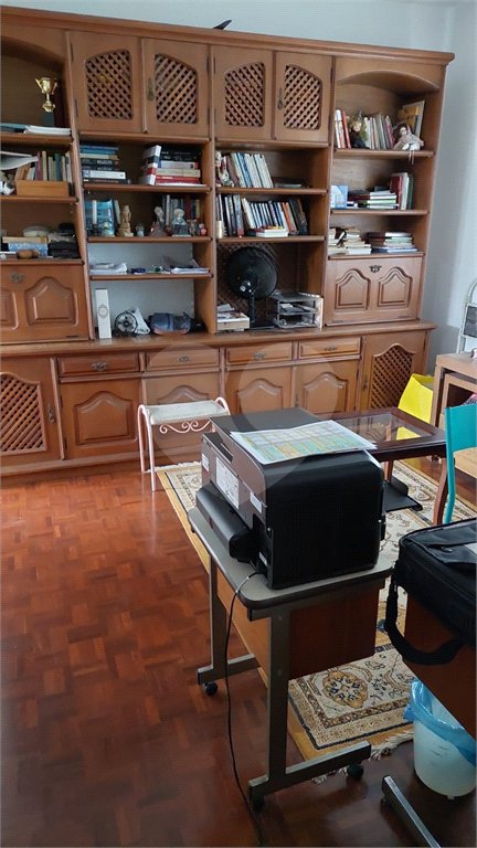Casa à venda com 7 quartos, sendo 2 suítes, em Jardim Londrina, São Paulo, SP