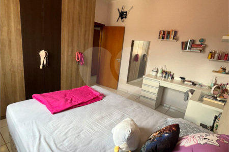Casa à venda com 4 quartos, sendo 1 suíte, em Vila Santa Maria (vila Xavier), Araraquara, SP