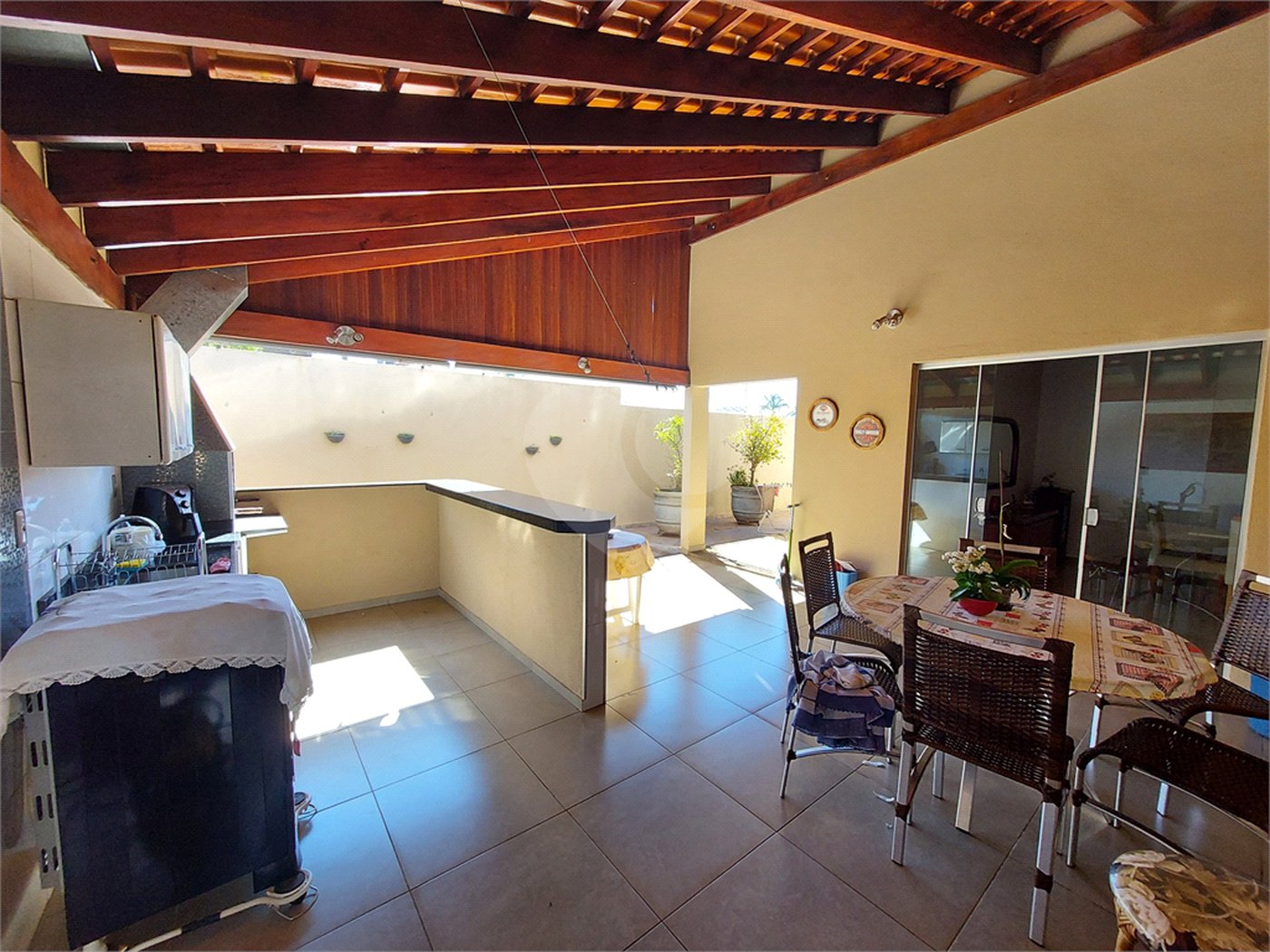 Casa à venda com 4 quartos, sendo 2 suítes, no condomínio Nascente do Jaraguá, Araraquara - SP