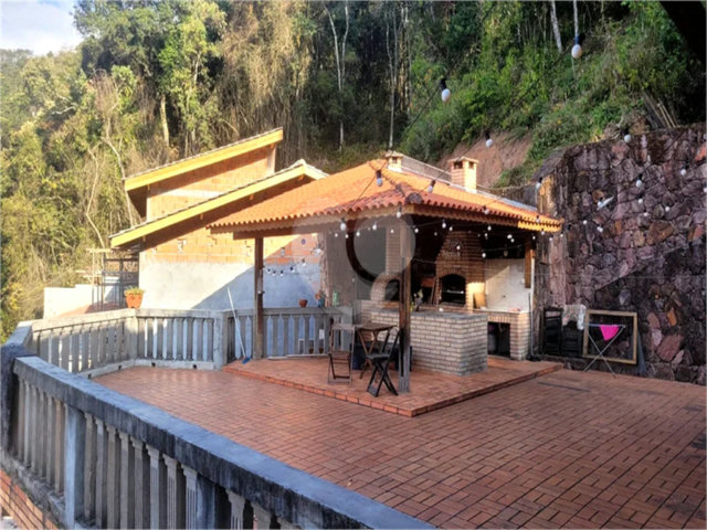 Casa à venda com 4 quartos, sendo 1 suíte, no condomínio Alpes da Cantareira, Mairiporã - SP