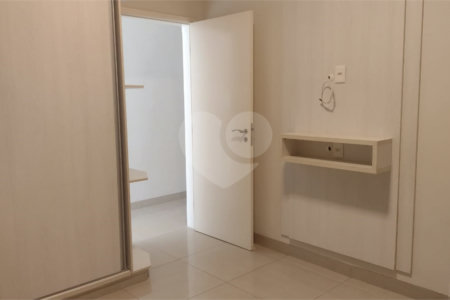 Casa à venda com 3 quartos, sendo 1 suíte, no condomínio Residencial Bouganville, Araraquara - SP