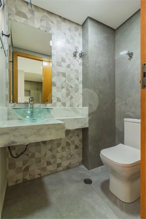 Casa à venda com 3 quartos, sendo 2 suítes,  no condomínio Sagres, São Paulo - SP
