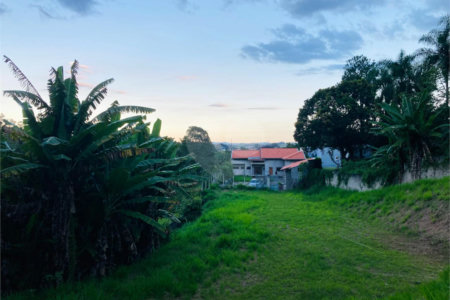 Casa à venda com 3 suítes no condomínio Lagoinha, Jacareí - SP