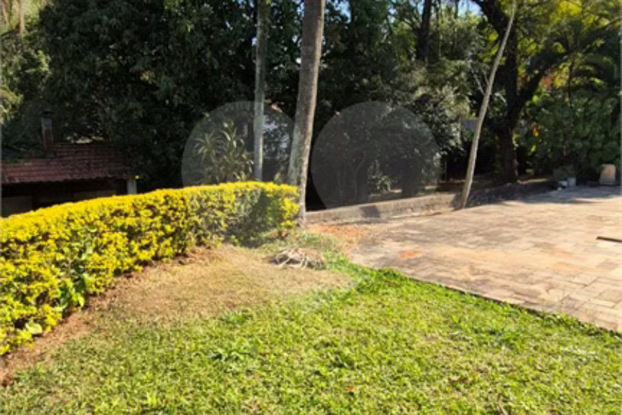 Casa com Piscina, Sauna e Edícula em Rua Arborizada no Tremembé
