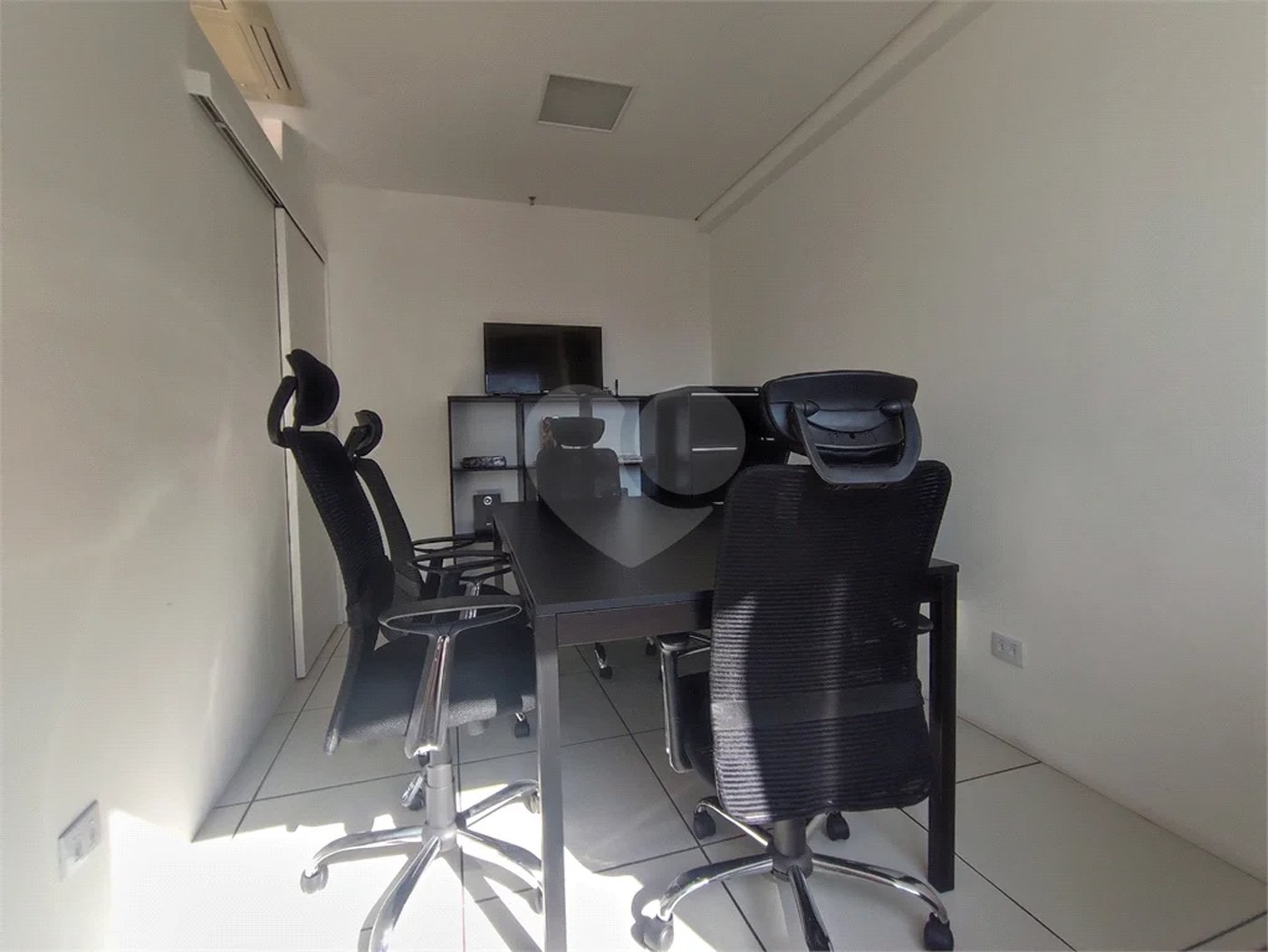 Excelente conjunto comercial para locação com 38 m², 2 salas com varanda e 1 vaga no Ipiranga!