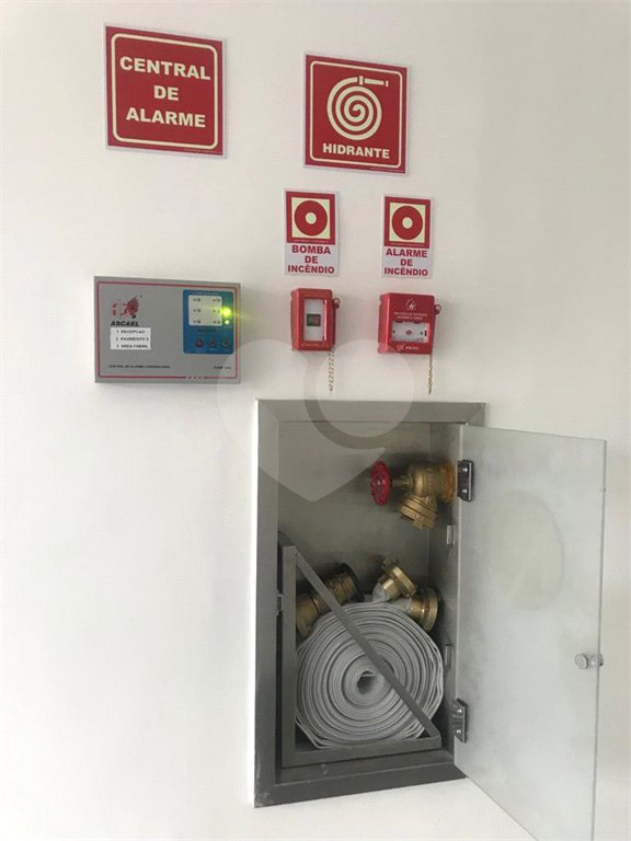 Galpão industrial com renda à venda em Cotia
