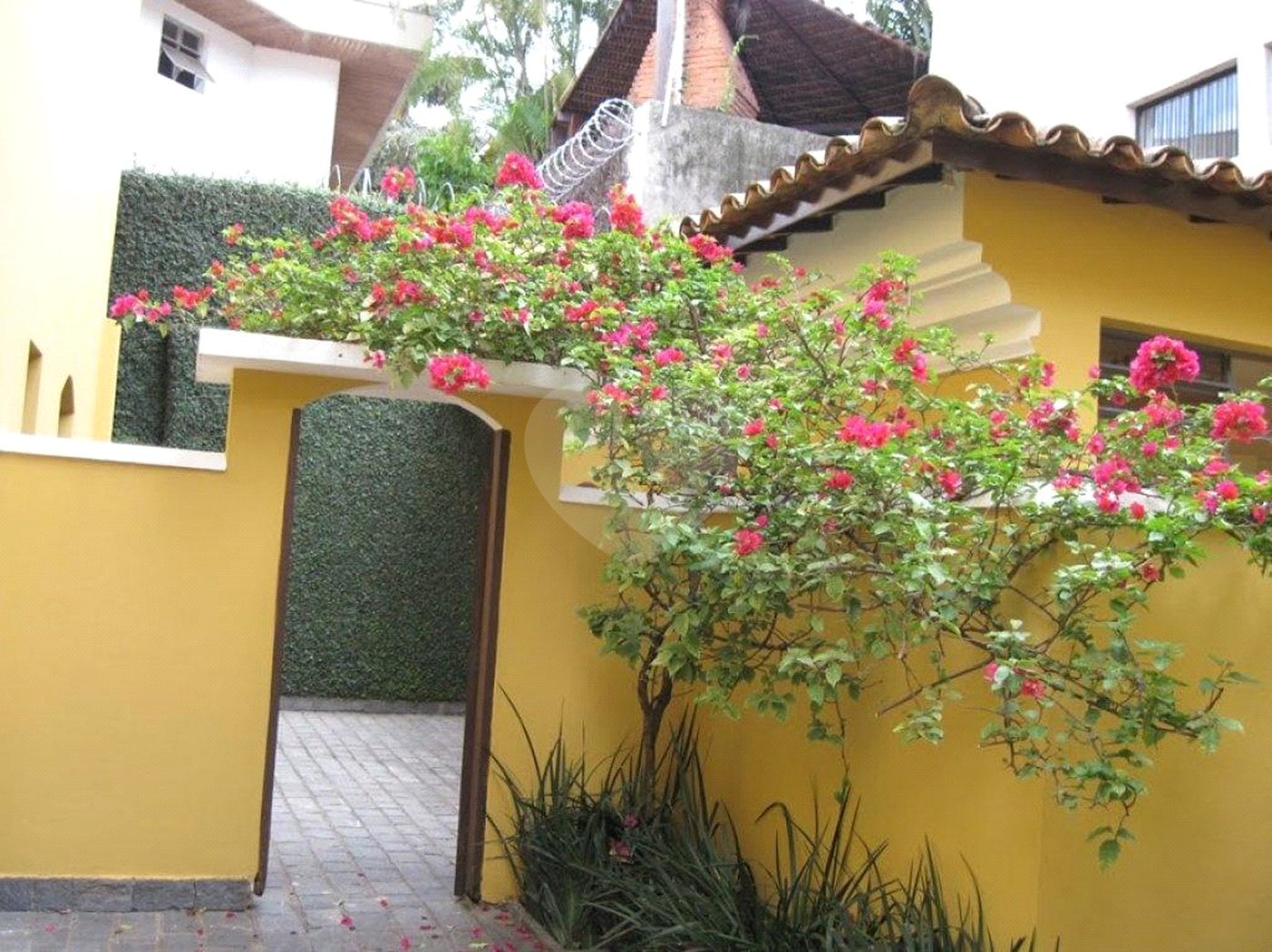 Casa à venda com 4 quartos, sendo 2 suítes,  em Jardim Leonor, São Paulo, SP