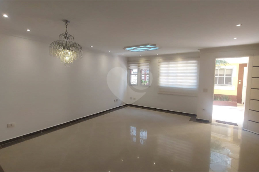 Casa para alugar com 3 quartos, sendo 1 suíte, no condomínio Santanna, São Paulo - SP