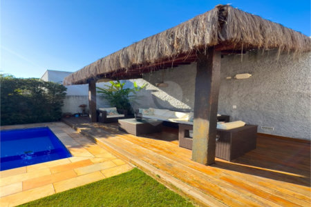 Casa à venda ou para alugar com 3 suítes no condomínio Figueira Garden, Atibaia - SP