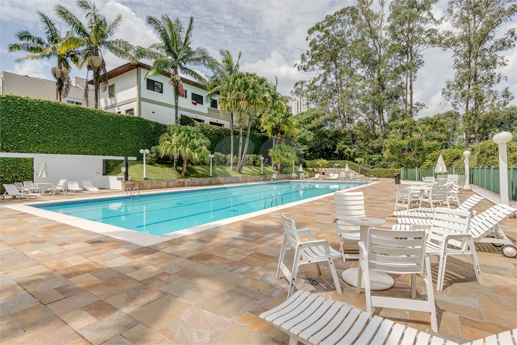 Casa à venda com 4 suítes no condomínio Granja do Morumbi, São Paulo - SP