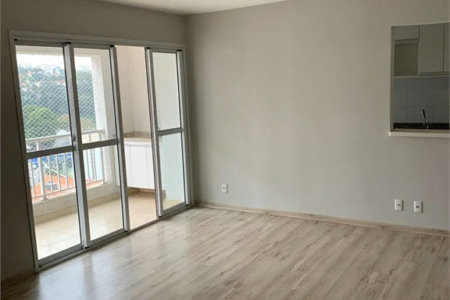 Apartamento com 2 quartos, 1 suíte e sala ampliada com varanda, 2 vagas em frente a Chácara do Joquei